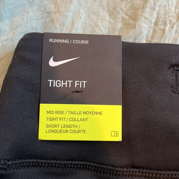 Nike - Picture 3 of 4